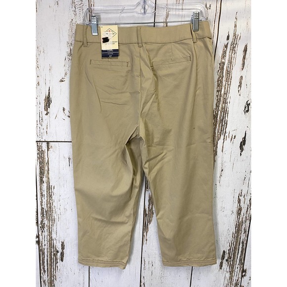 NWT St. Johns Bay Medium Khaki Slimming Women's Capris - Picture 2 of 7
